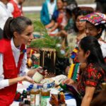 Reina Letizia continúa con su agenda y visita proyectos en Sololá y Chimaltenango