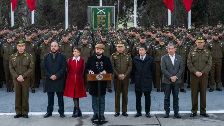 Boric confirma reforzamiento a labor de Carabineros en la RM y responde críticas: “No hay improvisación”