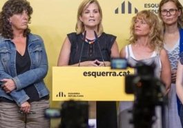 De izquierda a derecha: Noemí Llauradó, Teresa Jordà, Raquel Sans, Marta Vilaret, Meritxell Serret y Sara Bailac, en la rueda de prensa de presentación del preacuerdo ERC-PSC