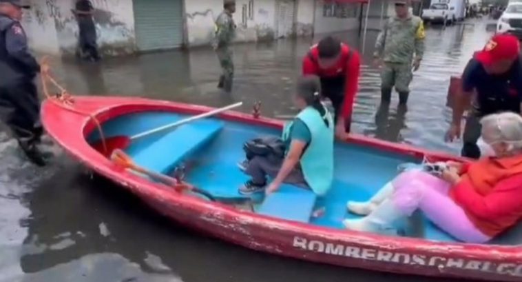 Ciudad en México, con aguas negras hasta el cuello; han evacuado más de 1.000 personas