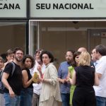 La secretaria general de ERC Marta Rovira (c) durante el descanso de una reunión de la dirección del partido en la sede de Calabria