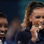 Rebeca Andrade revela conversa com Simone Biles antes do ouro nas Olimpíadas