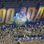 Aficionados del Al Nassr celebran a su jugador Cristiano Ronaldo por alcanzar 900 goles como profesional.