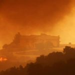 Alerta en Estados Unidos por graves incendios en California; vientos empeoran la situación