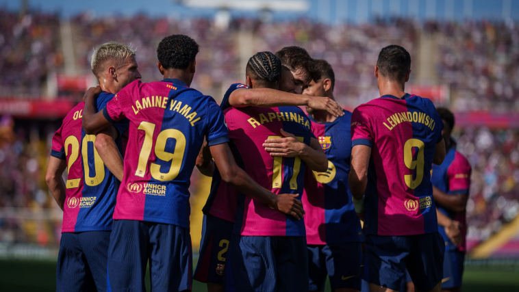 El Barça, reunido tras marcar un gol en Montjuïc