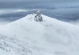 Una japonesa subió el cerro Catedral para practicar esquí de travesía, aunque estaba cerrado y se descompensó