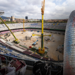 El Camp Nou en obras, junto a la Mirador Glòries