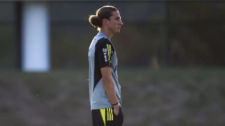 Filipe Luis, do Flamengo, pede paciência aos torcedores com atleta: “Colocamos em xeque nosso patrimônio”