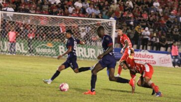 Sacachispas y Mictlán empatan sin goles en la final de ida de la Primera División