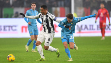 TURIN, ITALY - DECEMBER 14: Danilo of Juventus runs for the ball under pressure from Magnus Kofod Andersen of Venezia during the Serie A match between Juventus and Venezia at Allianz Stadium on December 14, 2024 in Turin, Italy. (Photo by Valerio Pennicino/Getty Images)