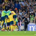 El América mantuvo la ventaja en el marcador global y se coronó como monarca de la Liga MX por tercera vez consecutiva. (Foto Prensa Libre: EFE)