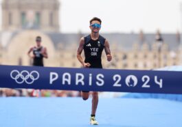 Alex Yee, a su llegada a meta en el triatlón olímpico / EFE