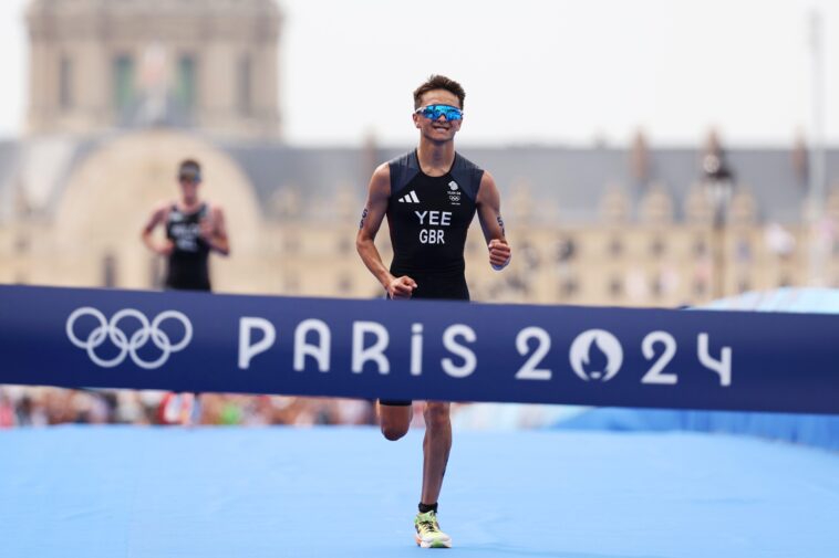 Alex Yee, a su llegada a meta en el triatlón olímpico / EFE