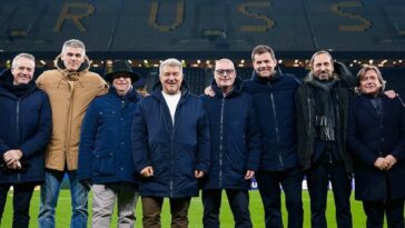 Riudalbas, Masip, Echevarría, Laporta, Soler, Camps y Barbany, en el estadio del Borussia Dortmund