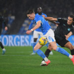 NAPLES, ITALY - DECEMBER 08: Matteo Guendouzi of SS Lazio competes for the ball with Scott Francis McTominay of SSC Napoli during the Serie A match between SSC Napoli and SS Lazio at Stadio Diego Armando Maradona on December 08, 2024 in Naples, Italy. (Photo by Marco Rosi - SS Lazio/Getty Images)