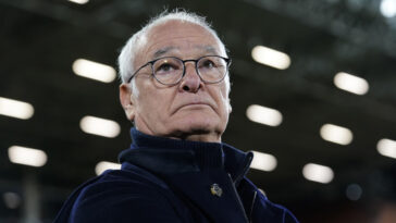 COMO, ITALY - DECEMBER 15: Claudio Ranieri head coach of AS Roma look during the Serie A match between Como and AS Roma at Stadio G. Sinigaglia on December 15, 2024 in Como, Italy. (Photo by Pier Marco Tacca/Getty Images)