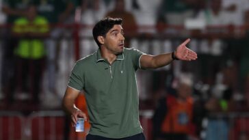 Abel Ferreira critica Claudinho e fala da negociação com o Palmeiras: “Queremos homens de caráter”