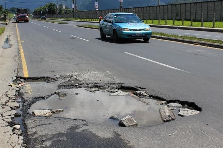 Mantenimiento de carreteras podría comenzar hasta finales de mayo. (Foto Prensa Libre: Hemeroteca PL)