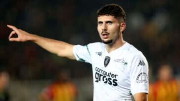 LECCE, ITALY - NOVEMBER 08: Saba Goglichidze of Empoli during the Serie A match between Lecce and Empoli at Stadio Via del Mare on November 08, 2024 in Lecce, Italy. (Photo by Maurizio Lagana/Getty Images)