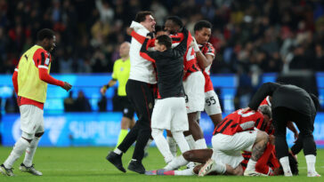 RIYADH, SAUDI ARABIA - JANUARY 06: Players of AC Milan celebrate victory after the Italian Super Cup Final between FC Internazionale and AC Milan at Kingdom Arena on January 06, 2025 in Riyadh, Saudi Arabia. (Photo by Yasser Bakhsh/Getty Images)