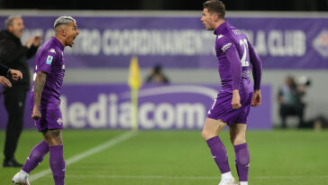 FLORENCE, ITALY - FEBRUARY 28: Robin Gosens of ACF Fiorentina celebrates after scoring a goal with Domilson Cordeiro dos Santos known as Dodo of ACF Fiorentina during the Serie A match between Fiorentina and Lecce at Stadio Artemio Franchi on February 28, 2025 in Florence, Italy. (Photo by Gabriele Maltinti/Getty Images)