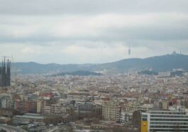 Cielo nublado sobre la ciudad de Barcelona