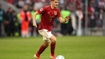 MUNICH, GERMANY - MARCH 08: Aleksandar Pavlovic of FC Bayern München runs with the ball during the Bundesliga match between FC Bayern München and VfL Bochum 1848 at Allianz Arena on March 08, 2025 in Munich, Germany. (Photo by Alexander Hassenstein/Getty Images)