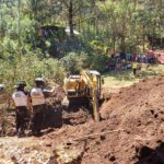 Excavaba un pozo: Bomberos buscan a hombre que quedó soterrado en Alta Verapaz